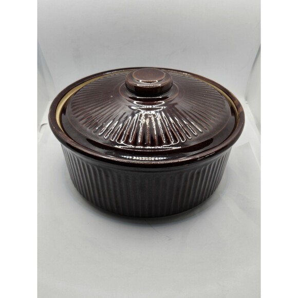 Vtg Dark Brown Stoneware Casserole w/lid Ribbed Design USA Made 8 1/4" D x 3.5" - Picture 1 of 10